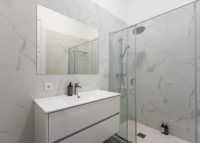 Alegria Rubi - Urban Oasis With Garden Villa